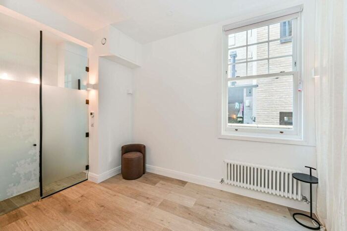 Studio To Rent In Haydon House, Battersea, London, SW11