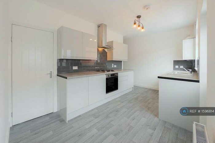 2 Bedroom Terraced House To Rent In Stratford Avenue, Oldham, OL8