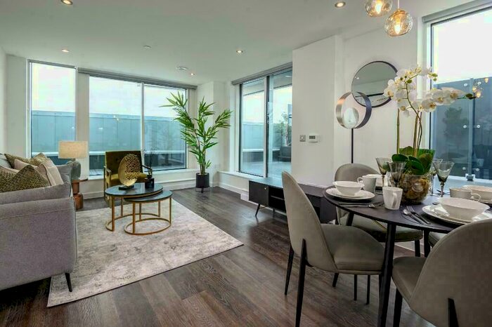 2 Bedroom Apartment To Rent In Centenary Plaza, Southampton, Hampshire, SO19