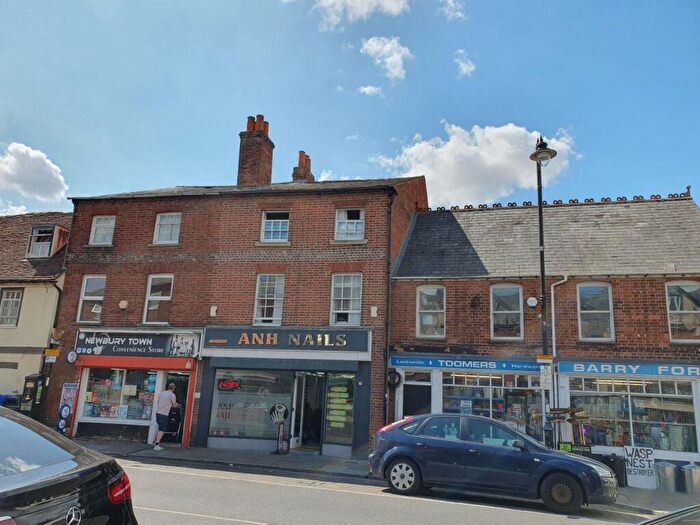 2 Bedroom Flat To Rent In St. Michaels Road, Newbury, RG14