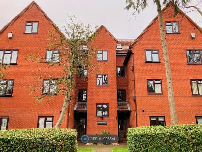 3 Bedroom Flat To Rent In White Lodge, London, W5