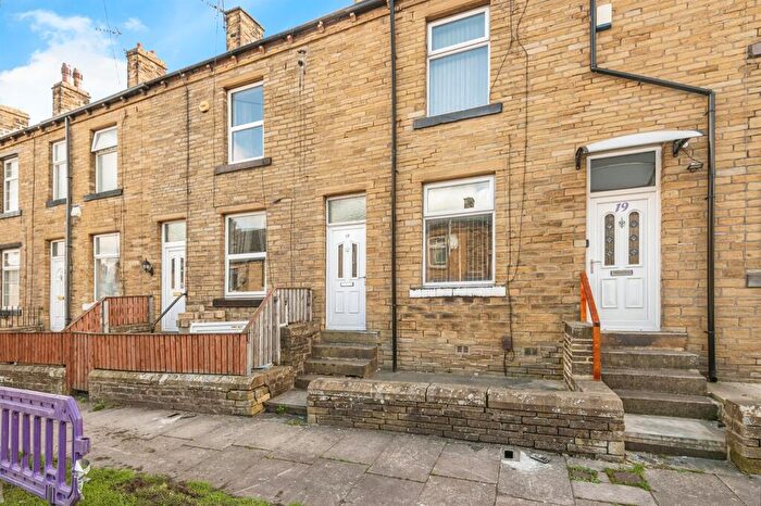 3 Bedroom Terraced House For Sale In Burton Street, Bradford, BD4