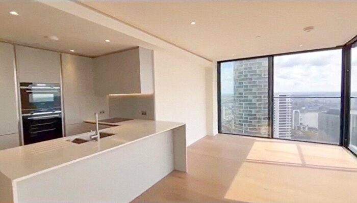 2 Bedroom Apartment To Rent In Hampton Tower, Marsh Wall, Canary Wharf, E14