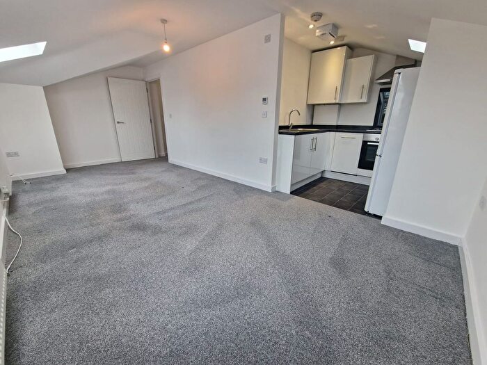 2 Bedroom Flat To Rent In Empire Court, Empress Road, Luton, Bedfordshire, LU3