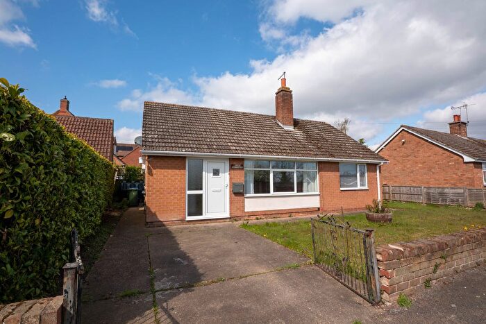 2 Bedroom Bungalow For Sale In High Street, Everton, DN10