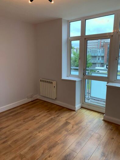 2 Bedroom Flat To Rent In Angel Close, London, N18