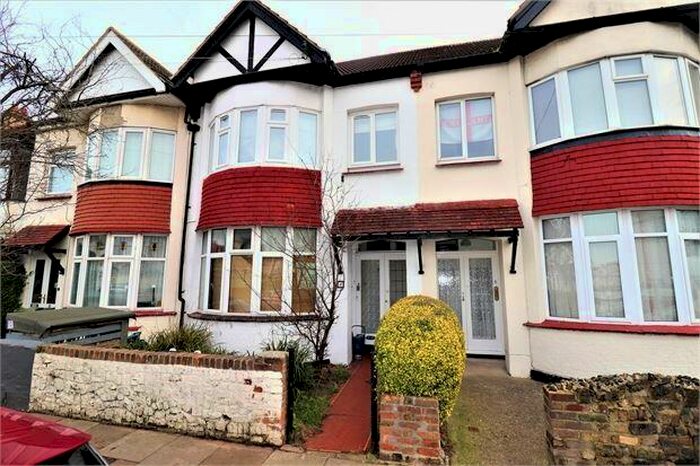2 Bedroom Apartment To Rent In Westcliff Park Drive, Westcliff On Sea, Westcliff On Sea, SS0