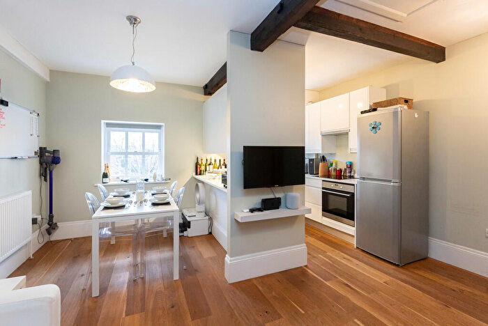 1 Bedroom Apartment To Rent In Parsonage Square, Dorking, RH4