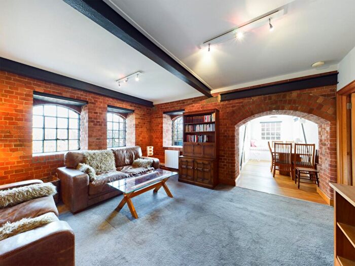2 Bedroom Apartment To Rent In Addlestone, Surrey, KT15