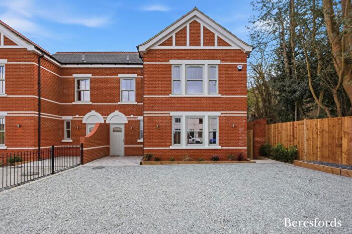 5 Bedroom Semi Detached House For Sale In Chapel Street, Billericay, CM12