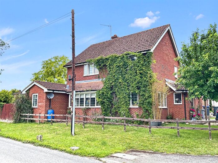 4 Bedroom Detached House For Sale In The Steadings, Ford, SP4