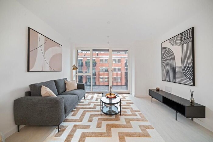 1 Bedroom Flat To Rent In Arusha Court, Farine Avenue, Hayes, UB3