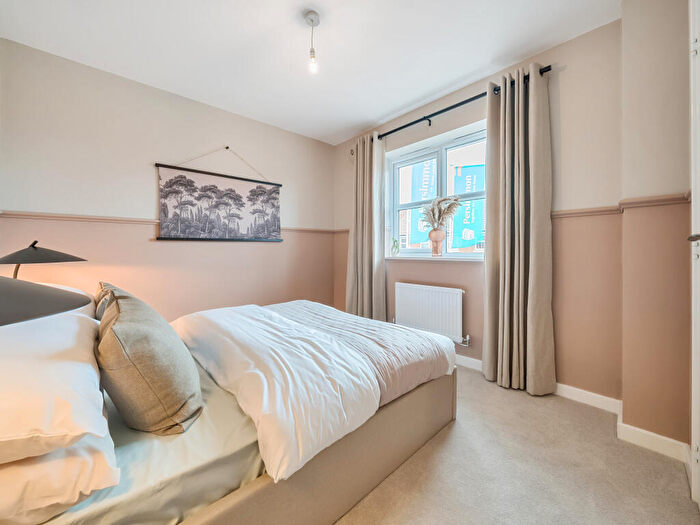 3 Bedroom Semi-Detached House For Sale In Lime Avenue, Oulton Broad, Lowestoft, NR32