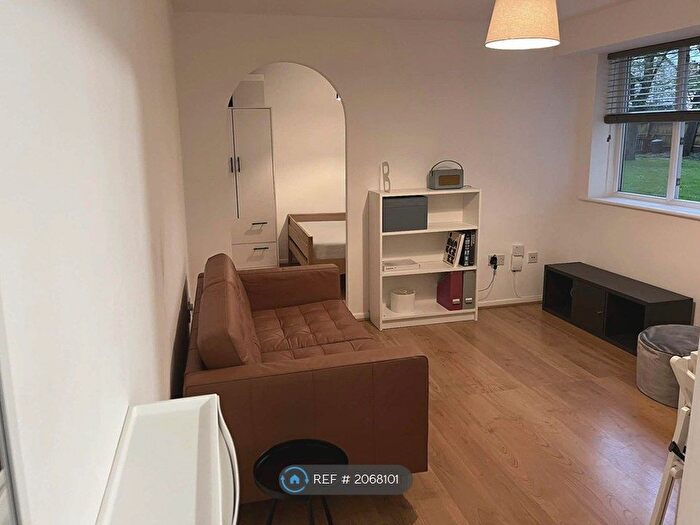 1 Bedroom Flat To Rent In Enfield, London, EN1