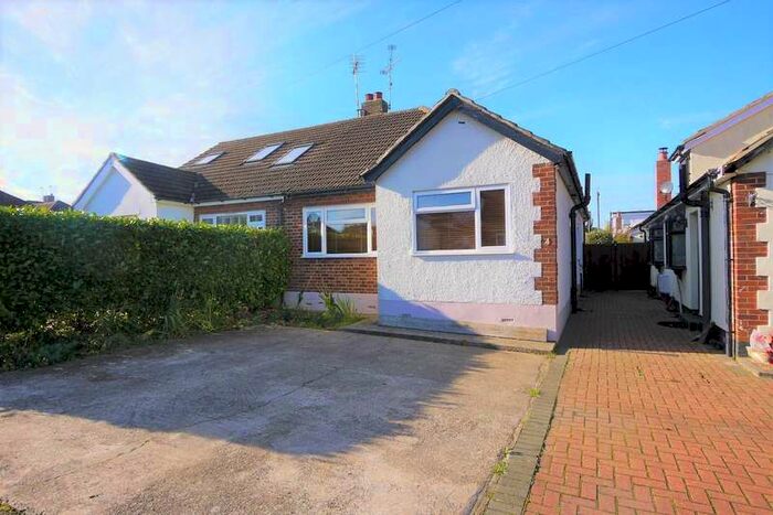 2 Bedroom Bungalow To Rent In Vale Close, Brentwood, CM15