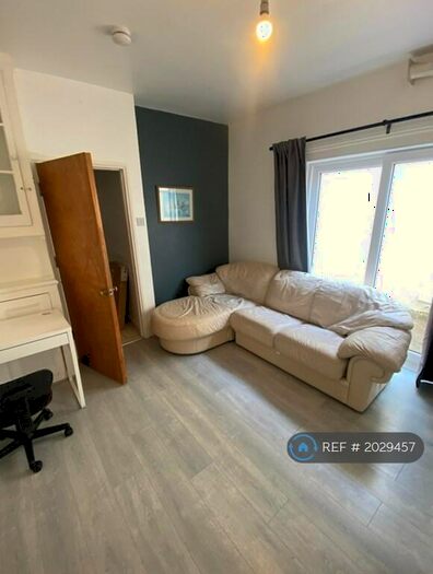 2 Bedroom Flat To Rent In Whitchurch Road, Cardiff, CF14