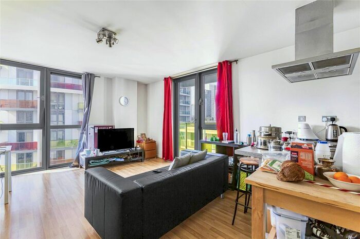 2 Bedroom Flat To Rent In Azura Court, Stratford, London, Warton Road, E15