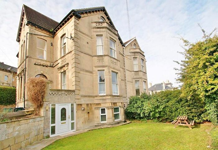 3 Bedroom Apartment To Rent In Upper Oldfield Park, Bath, BA2