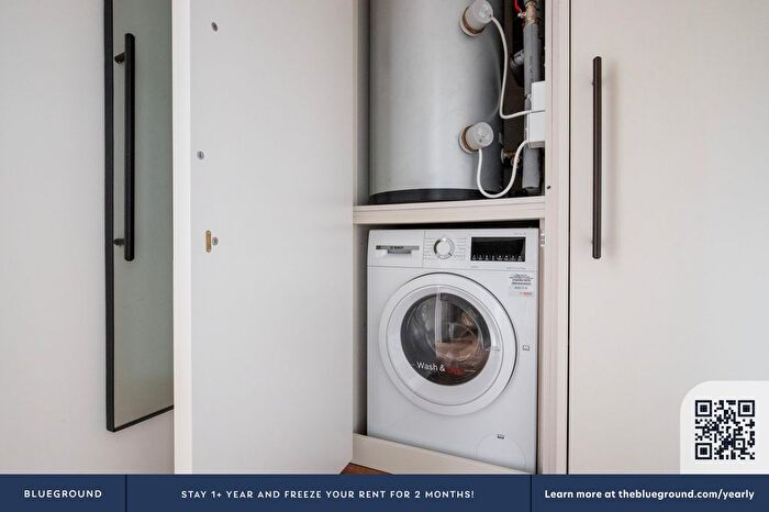 Studio To Rent In Earls Court, London, SW5