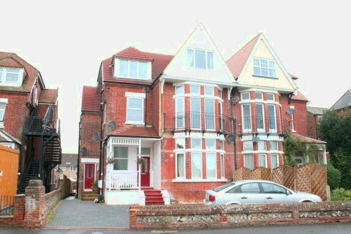2 Bedroom Flat To Rent In St Catherines Road, Littlehampton, West Sussex, BN17