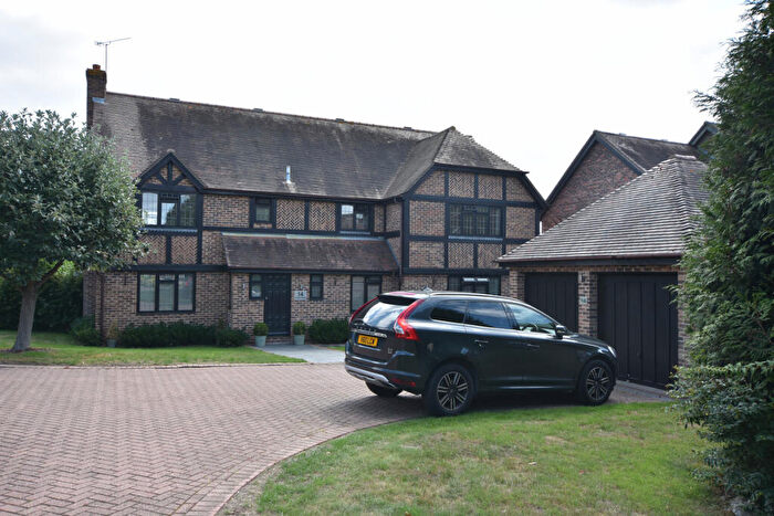 5 Bedroom Detached House For Sale In Fordyce Close, Hornchurch, RM11