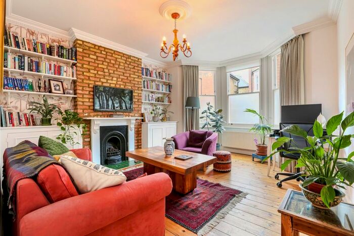 2 Bedroom Flat For Sale In Trent Road, London, SW2