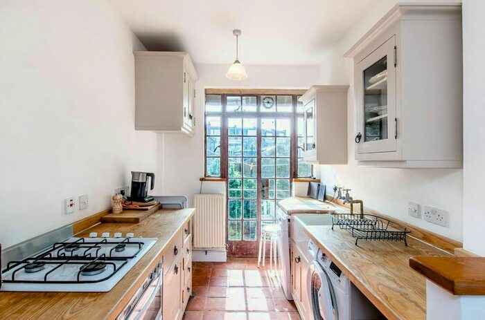 2 Bedroom Flat To Rent In Fortess Road, Kentish Town, London, NW5