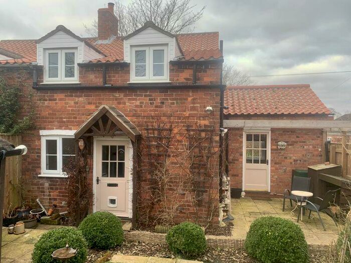 2 Bedroom Cottage For Sale In Grange Lane, Covenham St Bartholomew, LN11