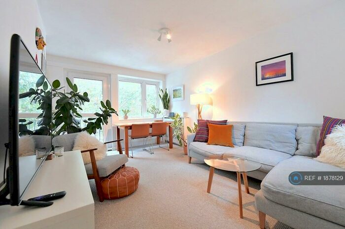2 Bedroom Flat To Rent In Altenburg Gardens, London, SW11