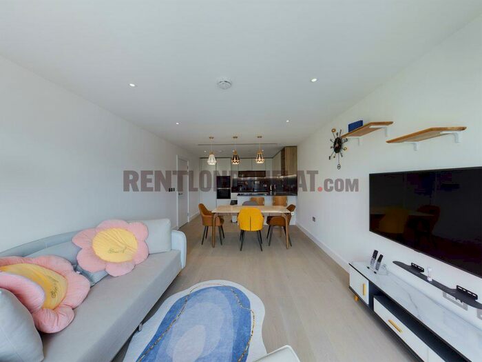 3 Bedroom Flat To Rent In Beaufort Square, Colindale, &# Bedrooms Modern, NW9