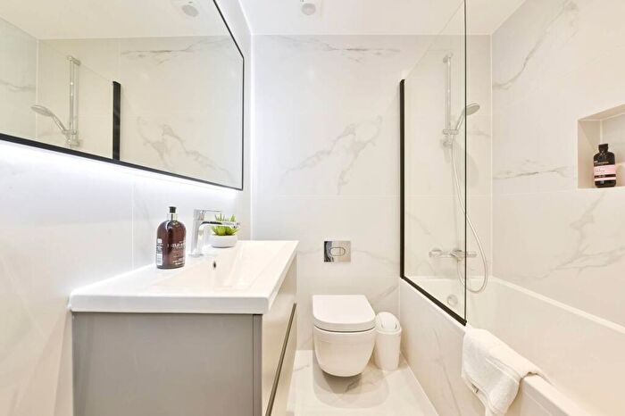 2 Bedroom Flat To Rent In Finborough Road, Chelsea, London, SW10