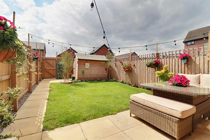 3 Bedroom Terraced House For Sale In Hawthorn Avenue, Hull, HU3