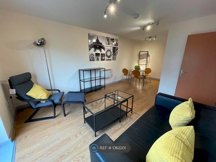 2 Bedroom Flat To Rent In Bishops Corner, Manchester, M15