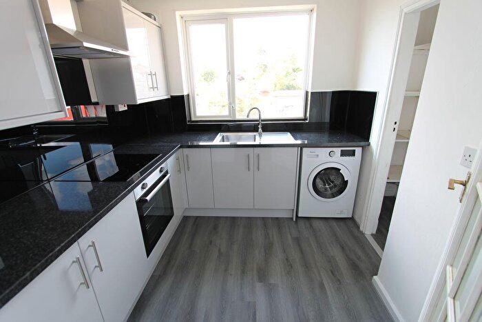 2 Bedroom Apartment To Rent In Bed Flat Including Water Bill Broadmead Avenue, Northampton, NN3