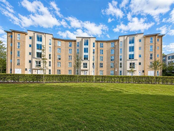 1 Bedroom Flat For Sale In Mayfair Court, Hunting Place, Heston, TW5