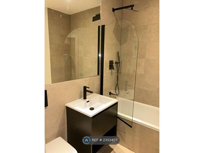 2 Bedroom Flat To Rent In Church Street East, Woking, GU21
