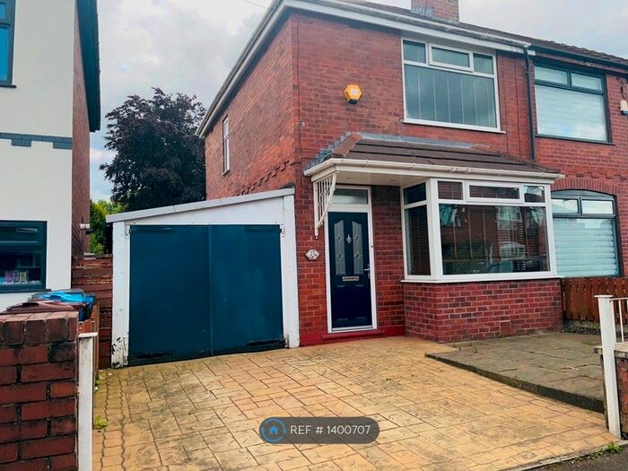 2 Bedroom Terraced House To Rent In Chestnut Street, Chadderton, Oldham, OL9