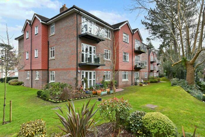 2 Bedroom Apartment To Rent In Thornton Road, Potters Bar, EN6