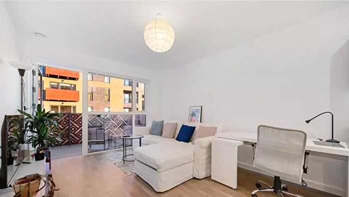 1 Bedroom Flat To Rent In East Acton Lane, East Acton, London, W3