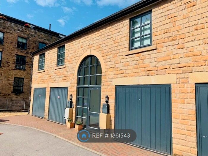 1 Bedroom Flat To Rent In Kinderlee Way, Chisworth, Glossop, SK13