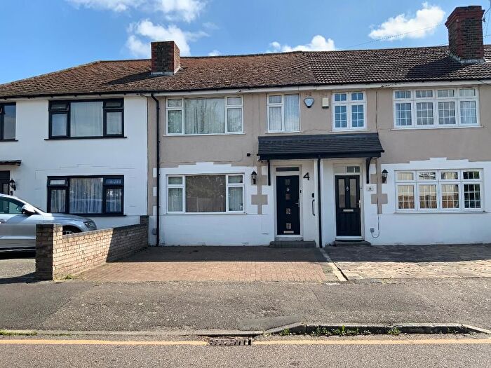 3 Bedroom Terraced House For Sale In Elm Park, Hornchurch, RM12