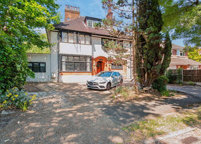 2 Bedroom Apartment For Sale In Royston Grove, Hatch End, Pinner, HA5