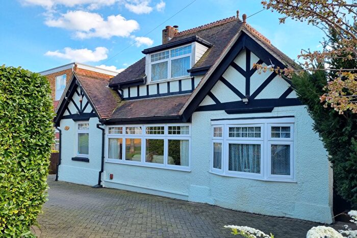 3 Bedroom Chalet For Sale In Drayton, Hampshire, PO6