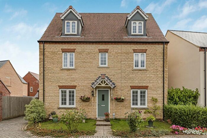 5 Bedroom Detached House For Sale In Redcar Road, Bicester, OX26