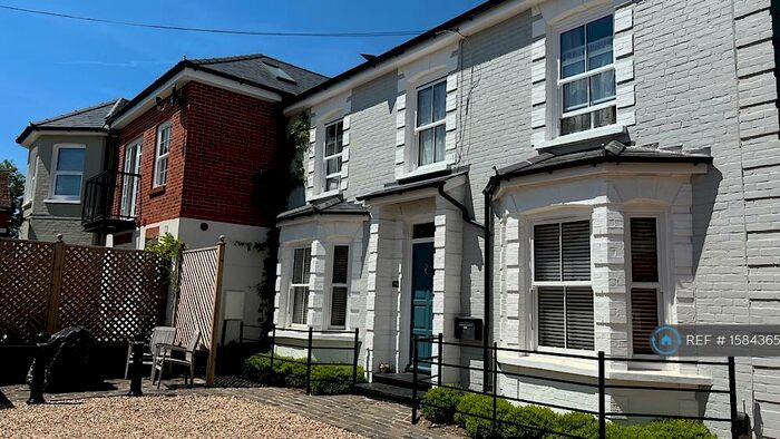 2 Bedroom Flat To Rent In Fleet Road, Fleet, GU51