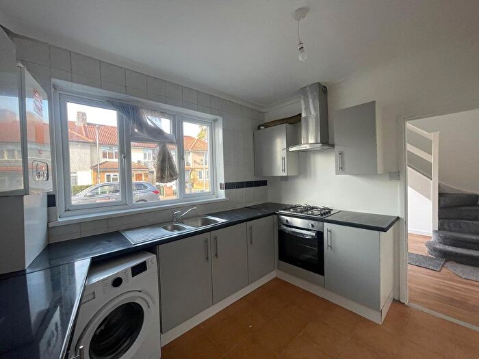 3 Bedroom Terraced House To Rent In Fieldway, Dagenham, RM8