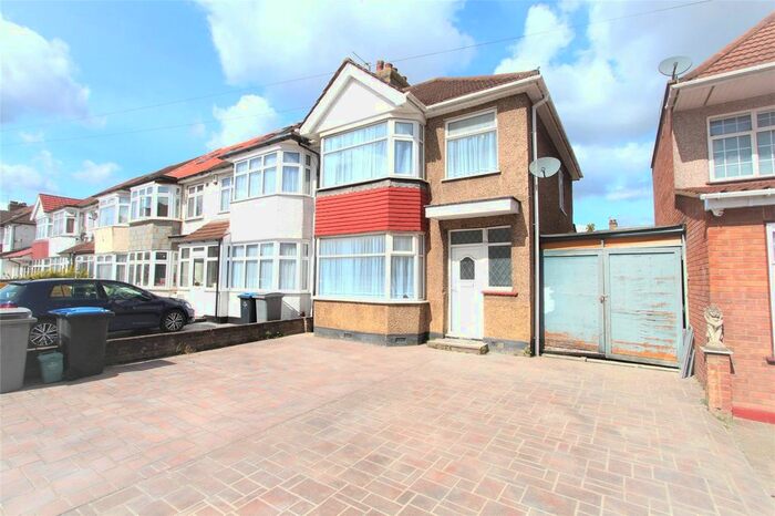 3 Bedroom Semi-Detached House To Rent In Princes Avenue, London, NW9