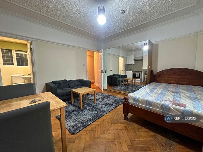 Studio To Rent In Wendover Court, London, NW2