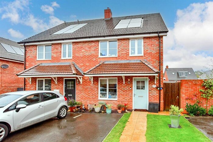 3 Bedroom Semi-Detached House For Sale In Poplar Close, Liphook, Hampshire, GU30