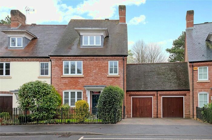4 Bedroom End Of Terrace House To Rent In Marnhull Rise, Winchester SO22
